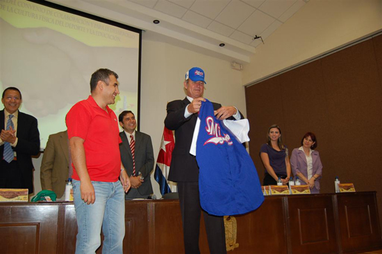 Firma Antonio Nerio Maltos convenio de colaboración deportiva con Cuba