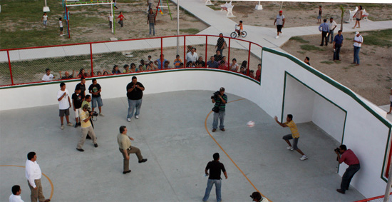 INAUGURA EL ALCALDE DE ACUÑA REHABILITACIÓN DE PLAZA PÚBLICA  