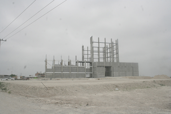 Licitan nueva etapa en la construcción del teatro de Piedras Negras  