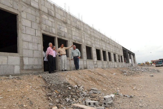 SUPERVISÓ EL GOBERNADOR HUMBERTO MOREIRA AVANCE DE CONSTRUCCIÓN DEL HOSPITAL GENERAL DE PIEDRAS NEGRAS 