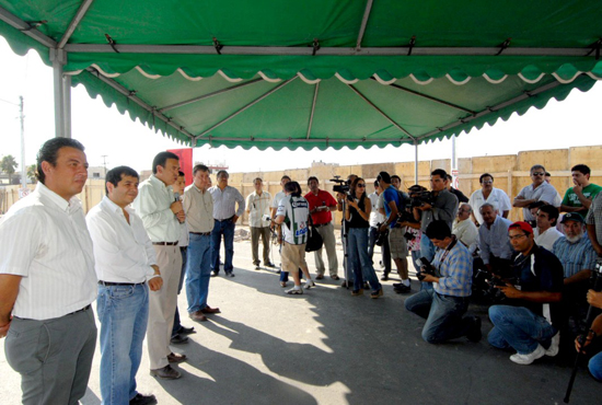 INICIA EL GOBERNADOR HUMBERTO MOREIRA LA DEMOLICIÓN DEL EDIFICIO DE LA PRESIDENCIA MUNICIPAL DE TORREÓN 