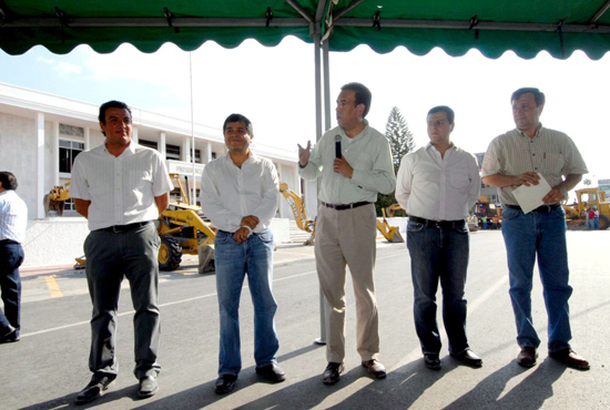 INICIA EL GOBERNADOR HUMBERTO MOREIRA LA DEMOLICIÓN DEL EDIFICIO DE LA PRESIDENCIA MUNICIPAL DE TORREÓN 