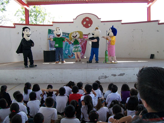 UN ÉXITO OBRA DE TEATRO “EL ULTIMO VASO DE AGUA”