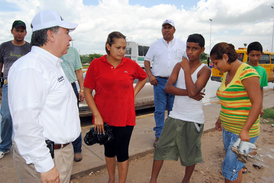 ATIENDE EL ALCALDE ALBERTO AGUIRRE VILLARREAL A DAMNIFICADOS DE LA COLONIA LAS AMERICAS 