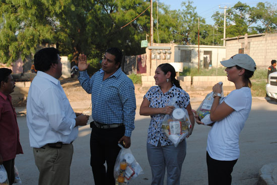 Del Rio Bank and Trust dona 650 despensas para damnificados de Acuña 