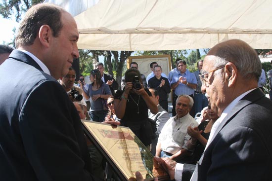 Don Oscar Flores Tapia, constructor cercano a la gente 