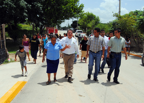 Inaugura el alcalde Alberto Aguirre puente peatonal 