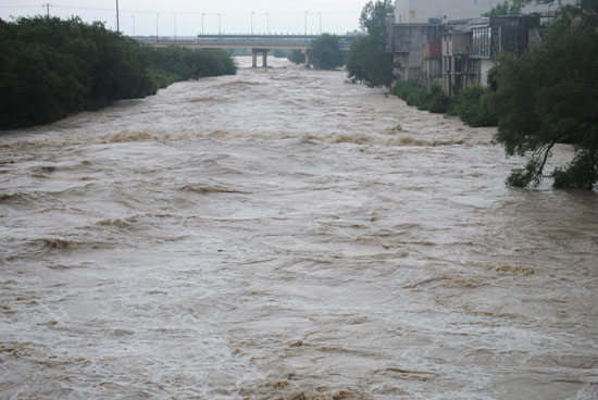 Inundado un gran  sector de Acuña por arroyo Las Vacas  