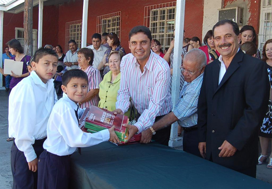 Preside Antonio Nerio ceremonia de inicio de ciclo escolar 