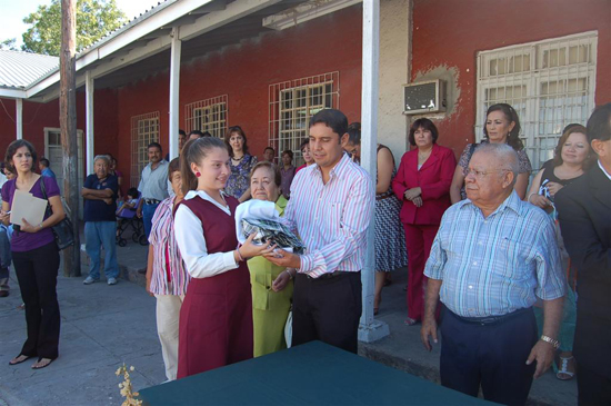 Preside Antonio Nerio ceremonia de inicio de ciclo escolar 