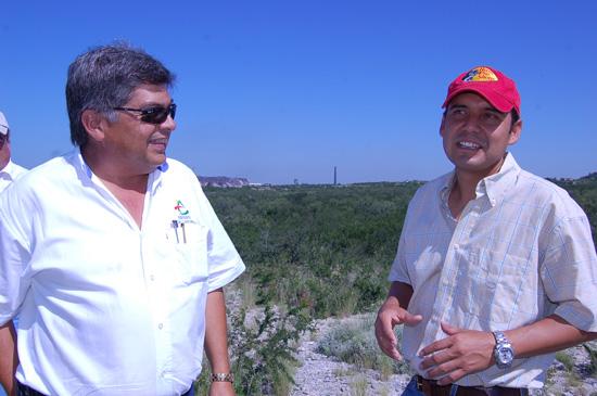 Recorre Antonio Nerio lagunas de oxidación con personal de CEAS 