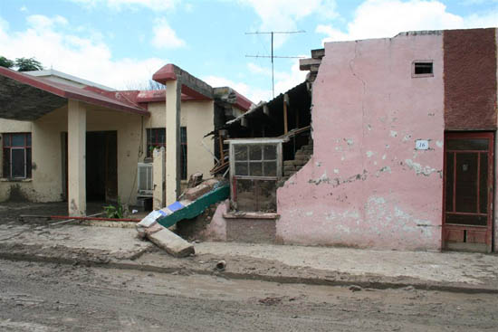 Recorren  Gobernador y Alcalde zonas devastadas  