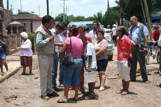 Recorren  Gobernador y Alcalde zonas devastadas  