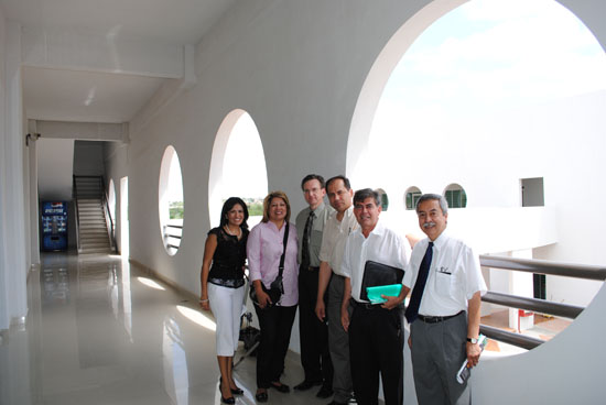 Visitan periodistas de Texas ciudad Acuña y la presa La Amistad 