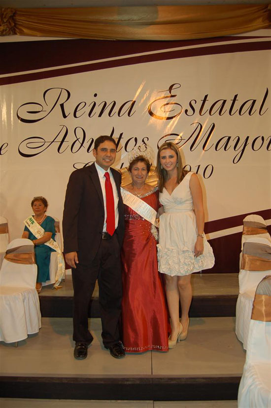 Acude Alcalde acompañado de primera dama a evento de coronacion de la Reina Estala del Adulto Mayor 2010 