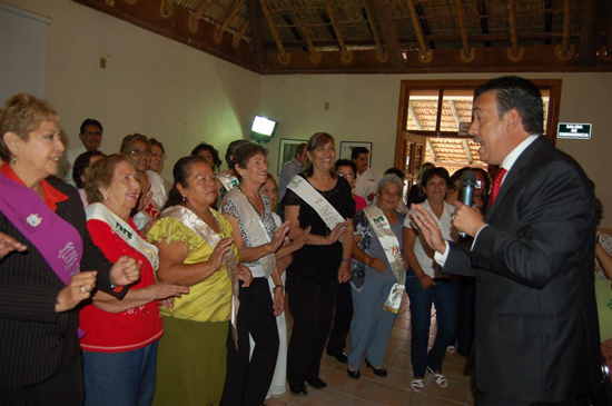 Da bienvenida gobernador Humberto Moreira a Nenita I  