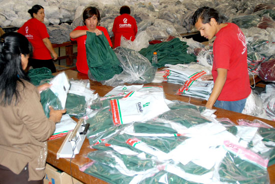 EL GOBIERNO DE COAHUILA TIENE LISTOS LOS UNIFORMES ESCOLARES