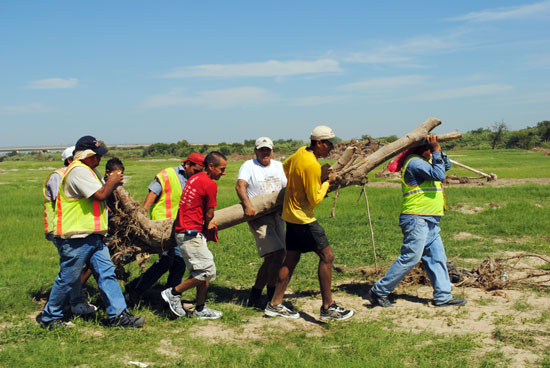 Inician rehabilitación de 11 campos deportivos dañados por el río Bravo 