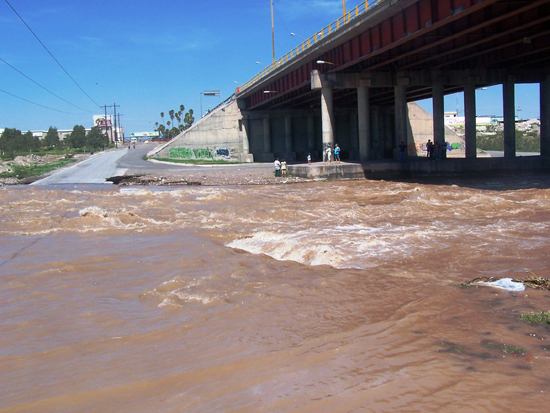 LLEGA EL AGUA AL LECHO SECO DEL RÍO NAZAS EN TORREÓN 