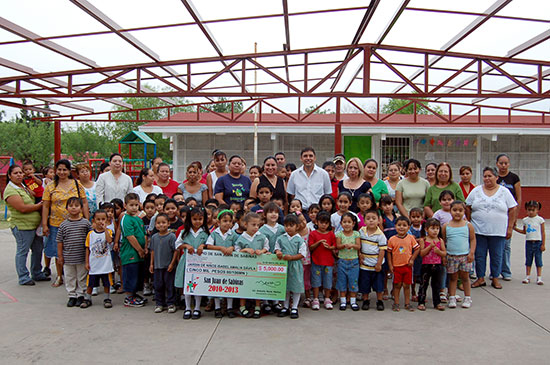 Reforzará Antonio Nerio programa becas padrino