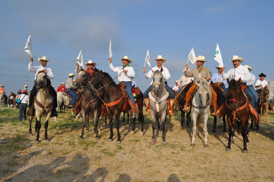 Arranca alcalde cabalgante de la independencia 