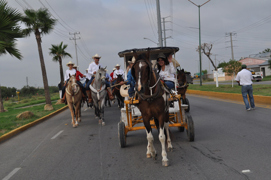 Arranca alcalde cabalgante de la independencia 