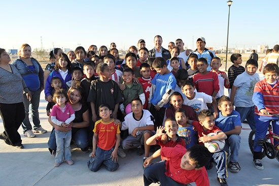 Convive alcalde con niños y jóvenes del Sector Acoros y Fraccionamiento Año 2000