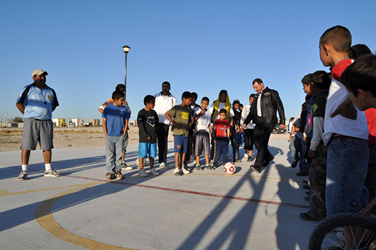 Convive alcalde con niños y jóvenes del Sector Acoros y Fraccionamiento Año 2000