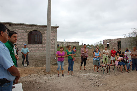 Arranca Antonio Nerio obra de electrificación en colonia Humberto Moreira