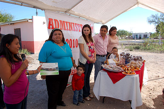 Clausura DIF Nueva Rosita curso de dulces regionales y pastelería en ejido Santa María