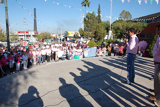 Encabezan Antonio y Anateresa Nerio marcha contra el cáncer