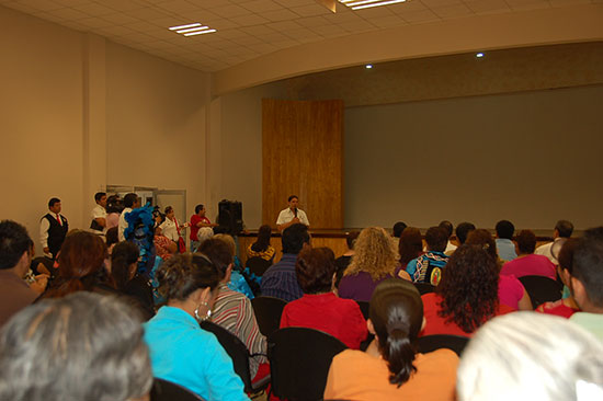 Entrega Antonio Nerio reconocimientos a maestros de danza