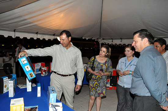 Inaugura presidente municipal Segunda Expo Comercial en Plaza de las Culturas