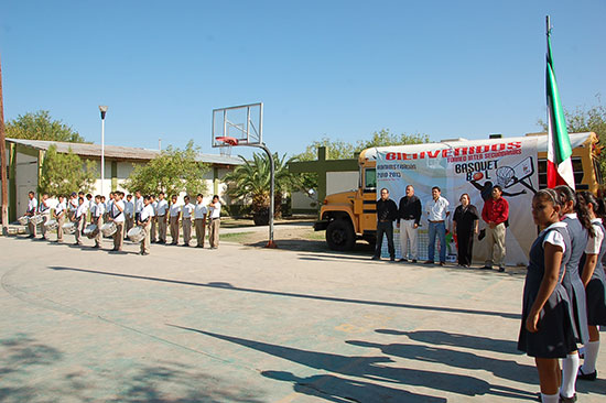 Inauguró Antonio Nerio torneo deportivo en la secundaria Juvenal Boone Flores