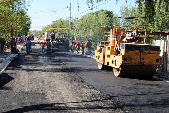 Supervisa el alcalde Alberto Aguirre Villarreal trabajos de pavimentación de 75 cuadras