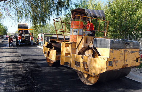 Supervisa el alcalde Alberto Aguirre Villarreal trabajos de pavimentación de 75 cuadras