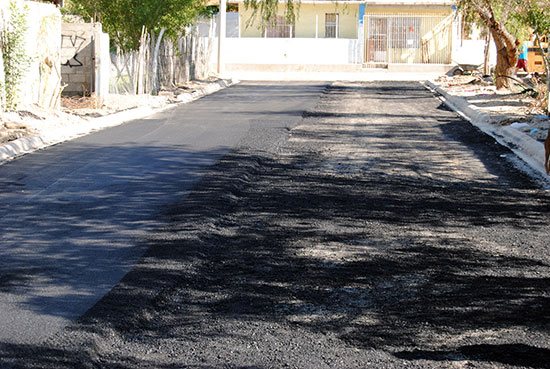 Supervisa el alcalde Alberto Aguirre Villarreal trabajos de pavimentación de 75 cuadras