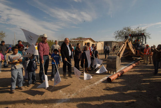 Con obra de drenaje y entrega de dos mil luminarias arranca el gobernador Rubén Moreira en Piedras Negras el programa de 100 días 