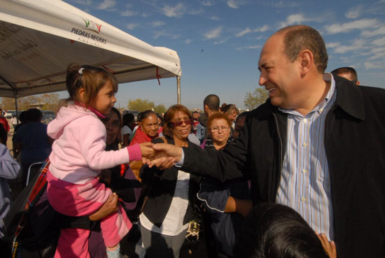 Con obra de drenaje y entrega de dos mil luminarias arranca el gobernador Rubén Moreira en Piedras Negras el programa de 100 días 