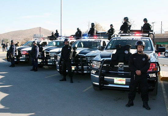 El gobernador Rubén Moreira entregó equipo vehicular y táctico a la Policía Municipal de Saltillo