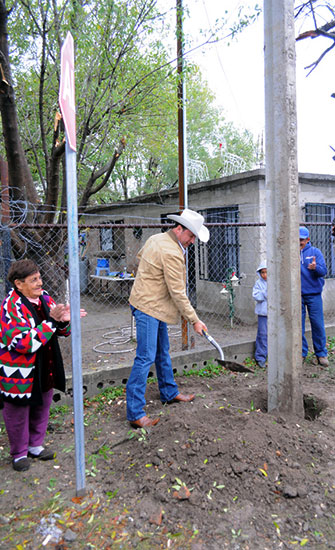 Encabeza alcalde arranque de trabajos de electrificación en dos colonias de la ciudad