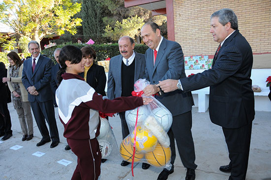 Se construirán 150 canchas deportivas en los 38 municipios, pero con prioridad en 10 de ellos