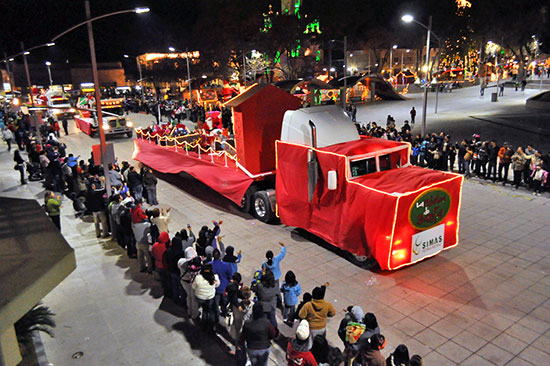 Une Magno Desfile Navideño a más de 10 mil nigropetenses