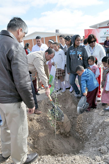 Arrancan alcalde y secretario del medio ambiente el programa “Reforestemos tu Escuela”