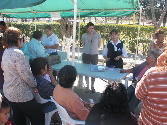 Lleva Anateresa brigada de salud a la Villa de San Juan de Sabinas