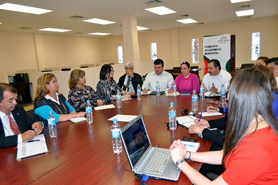 Presenta municipio programa “Emprende Piedras Negras”  al sector educativo