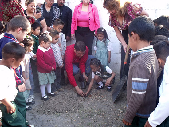 Visita Antonio Nerio jardín de niños Miguel Hidalgo