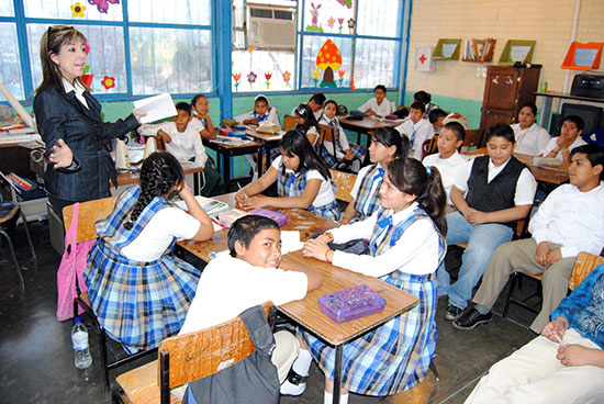 Alcalde presidió el Lunes Cívico en la escuela primaria Coahuila