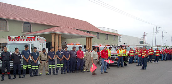 Apoya Antonio Nerio a brigadistas de Bomberos y Protección Civil