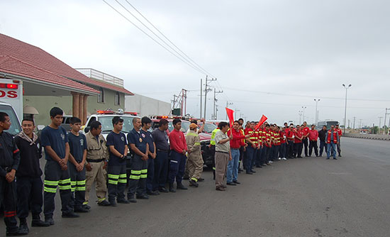 Apoya Antonio Nerio a brigadistas de Bomberos y Protección Civil